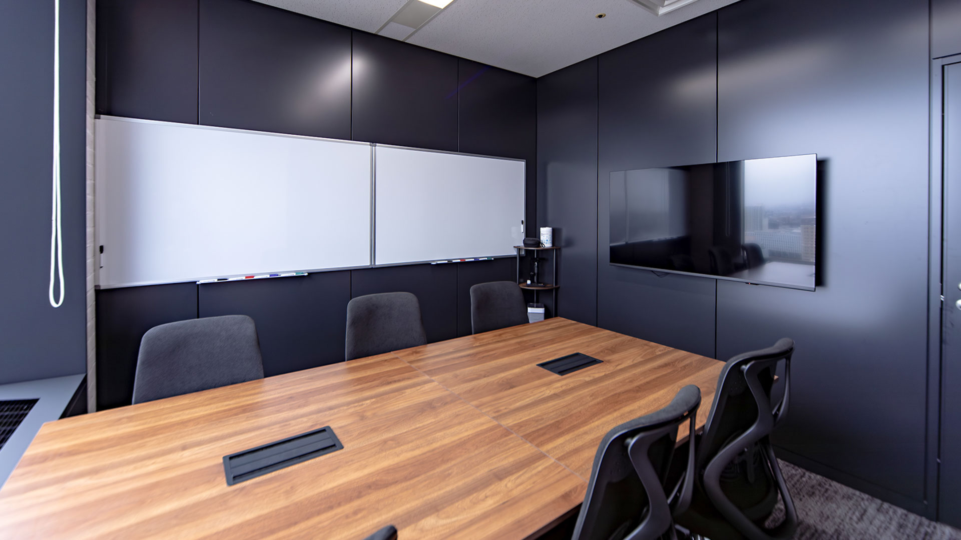 高階層の眺望が活きる開放的なオフィス3