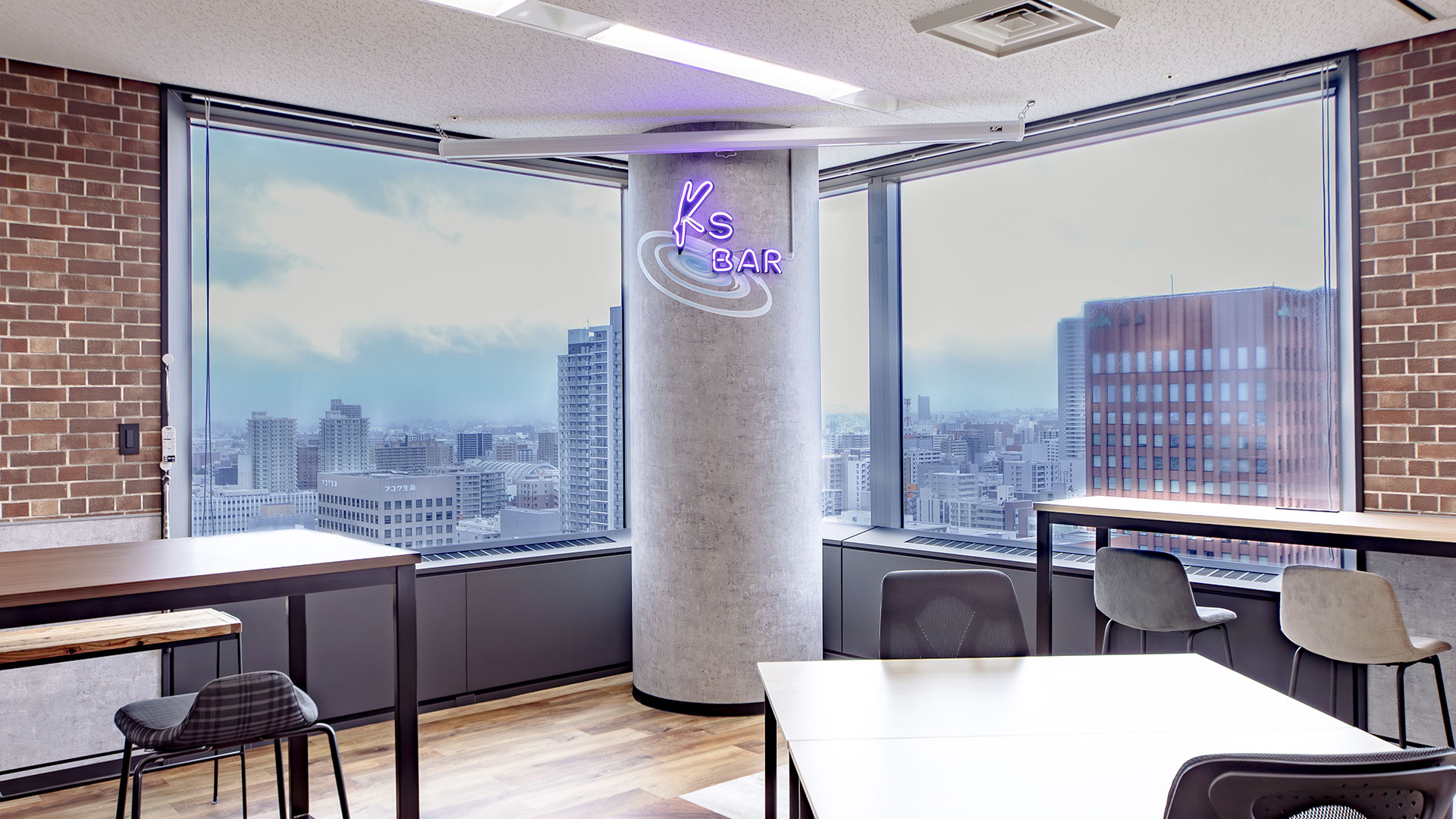 高階層の眺望が活きる開放的なオフィス4