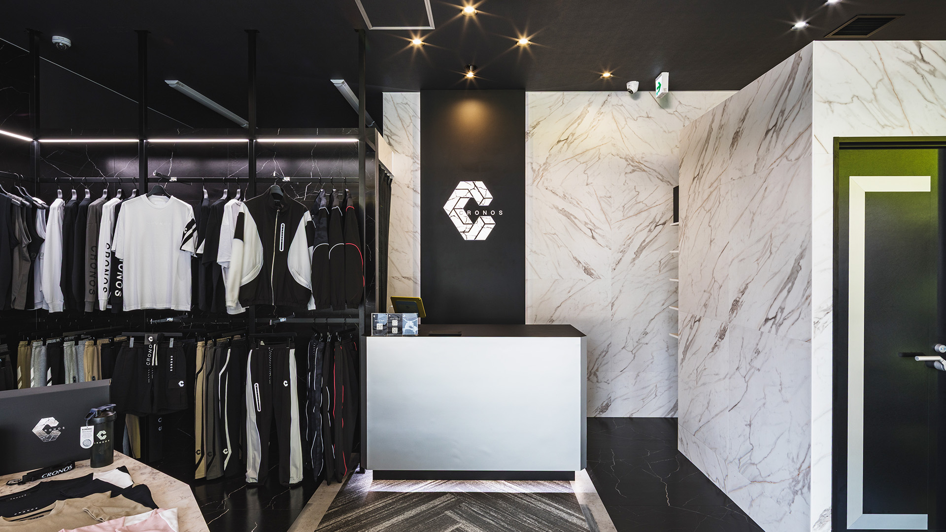 ブランドの世界観を表現したアパレルショップ4