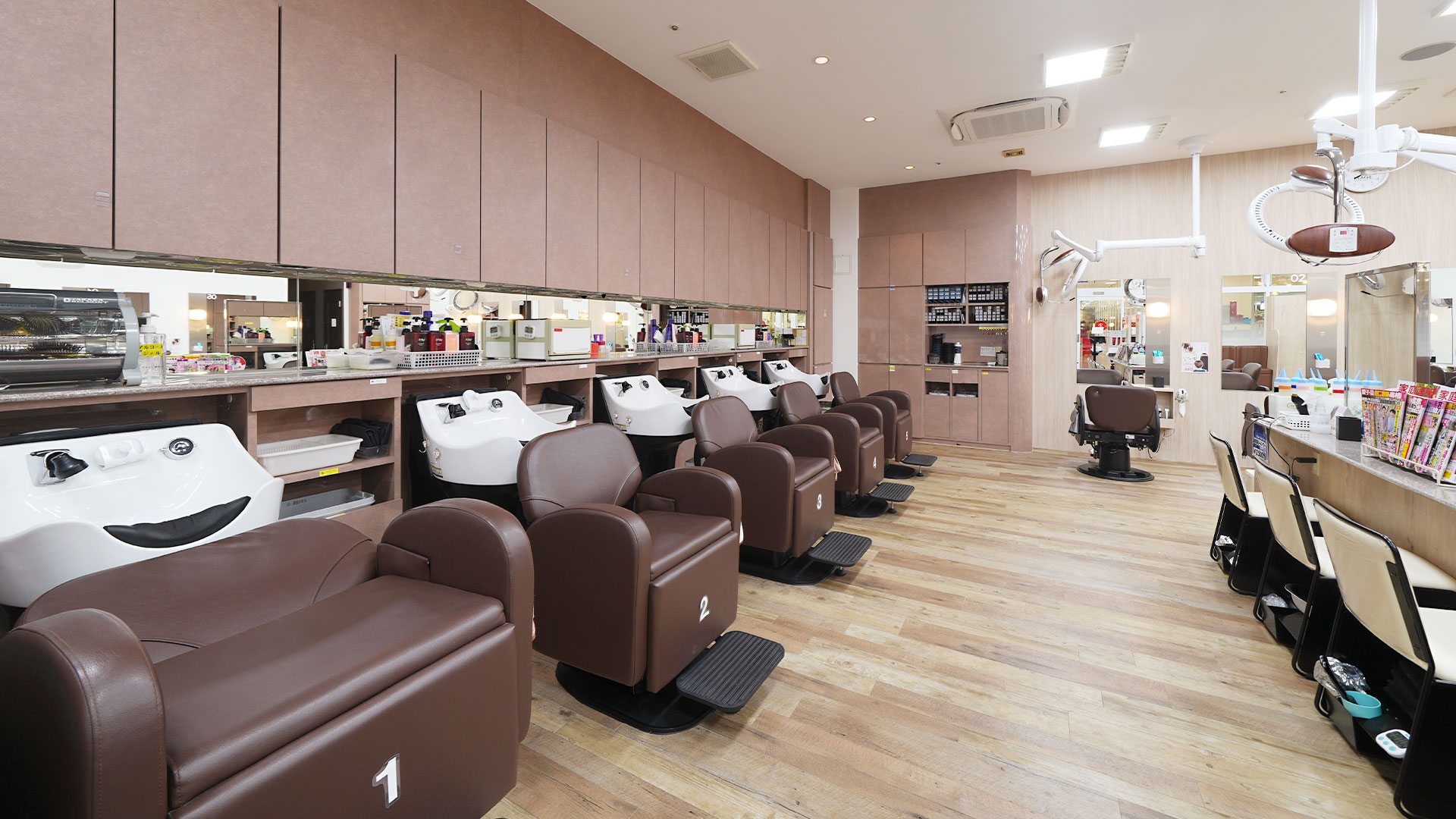 モダンにリニューアルした全国展開の美容室1