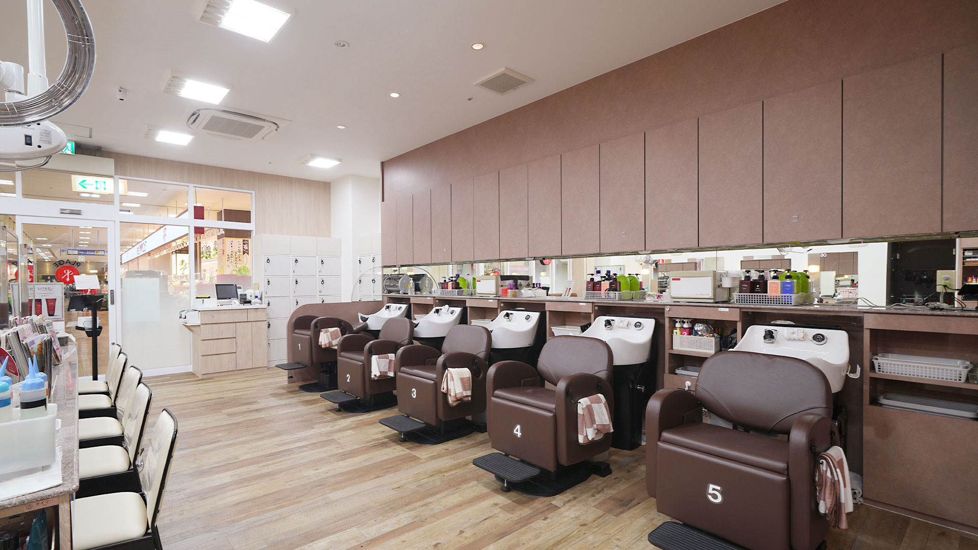 モダンにリニューアルした全国展開の美容室5