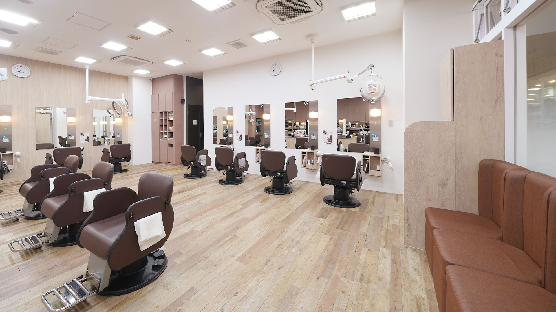 モダンにリニューアルした全国展開の美容室2