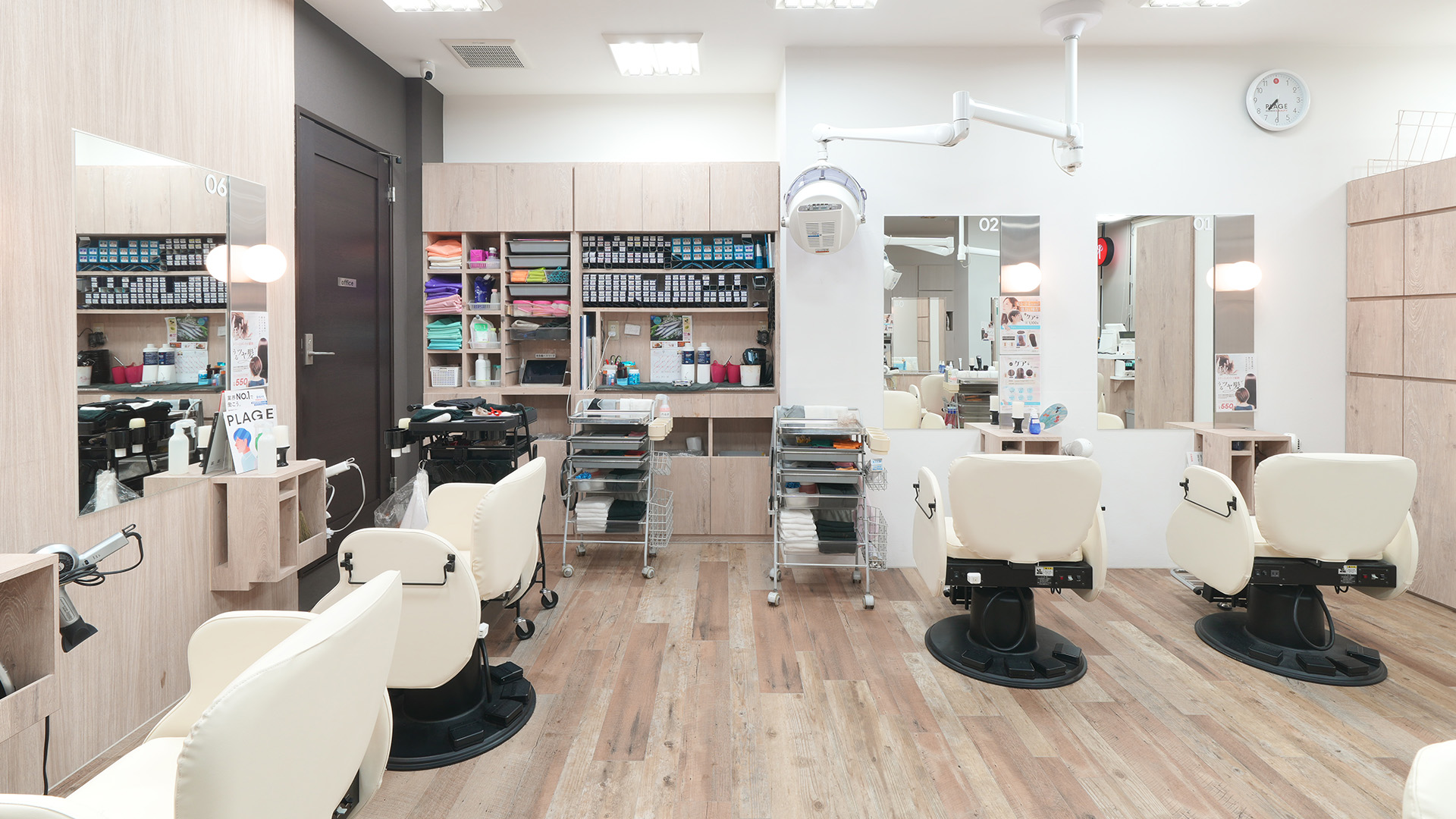 利用者層に合わせた2つのヘアサロンデザイン3