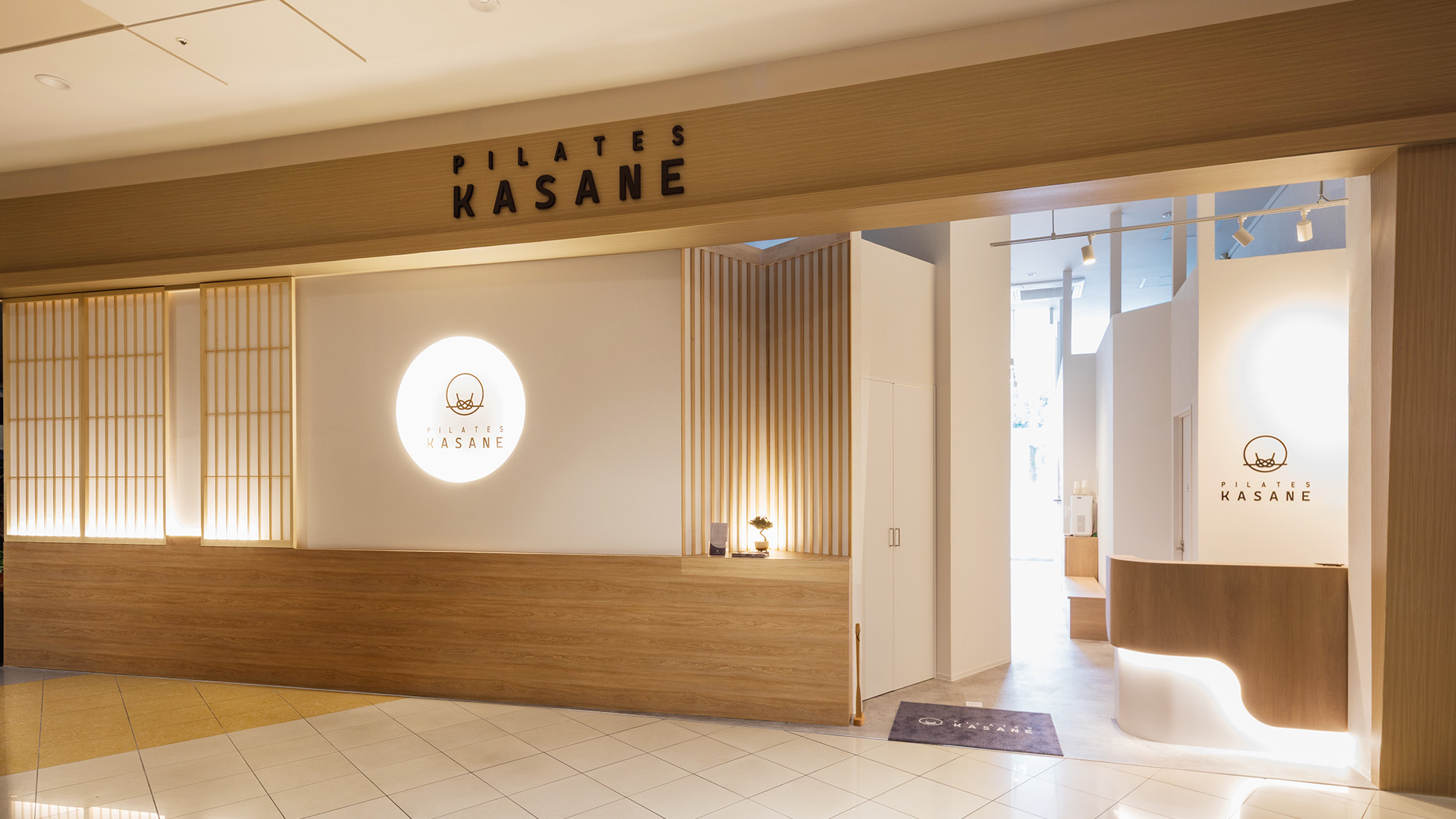 開放的な和モダンのピラティススタジオ1