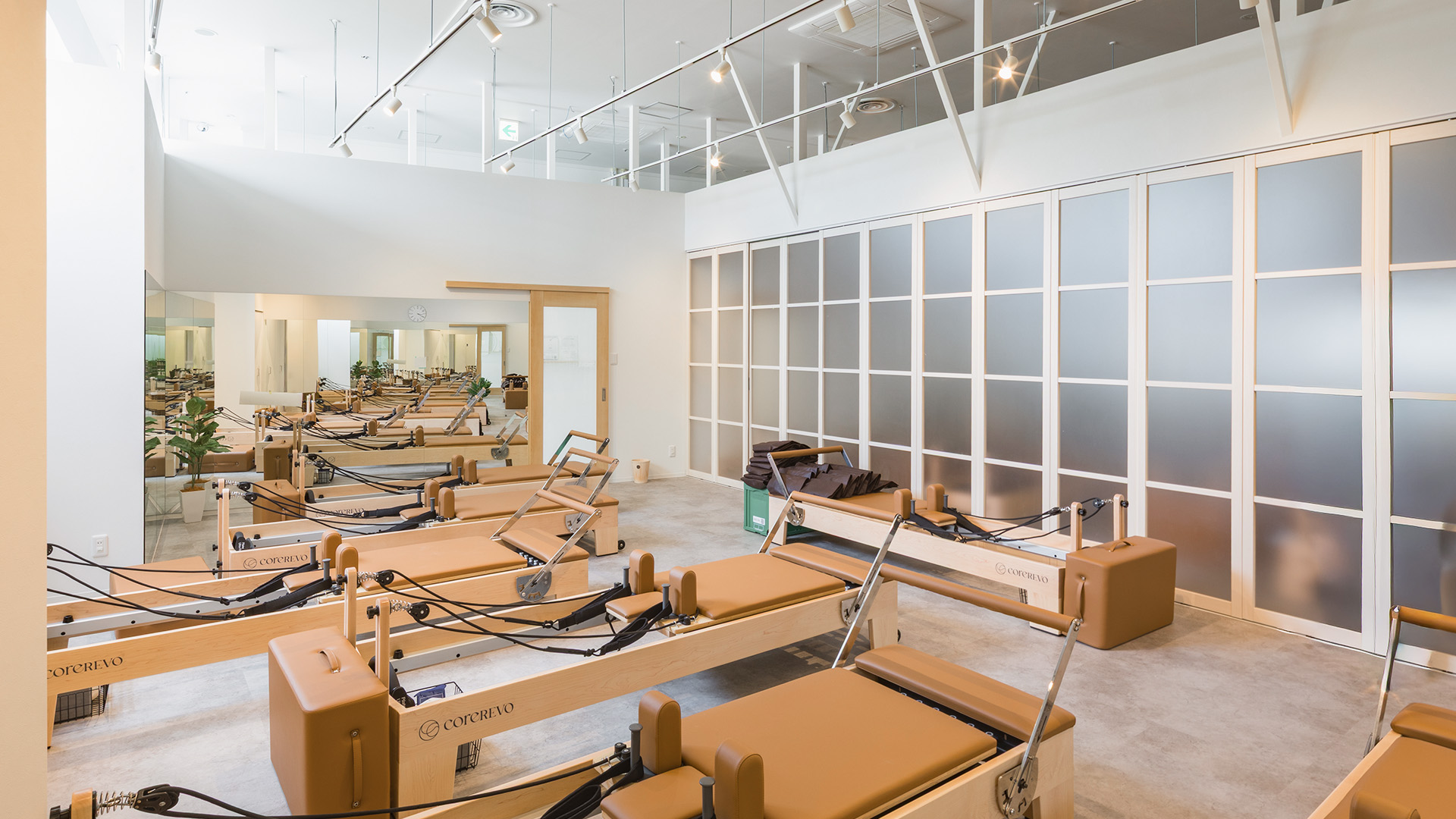 開放的な和モダンのピラティススタジオ3