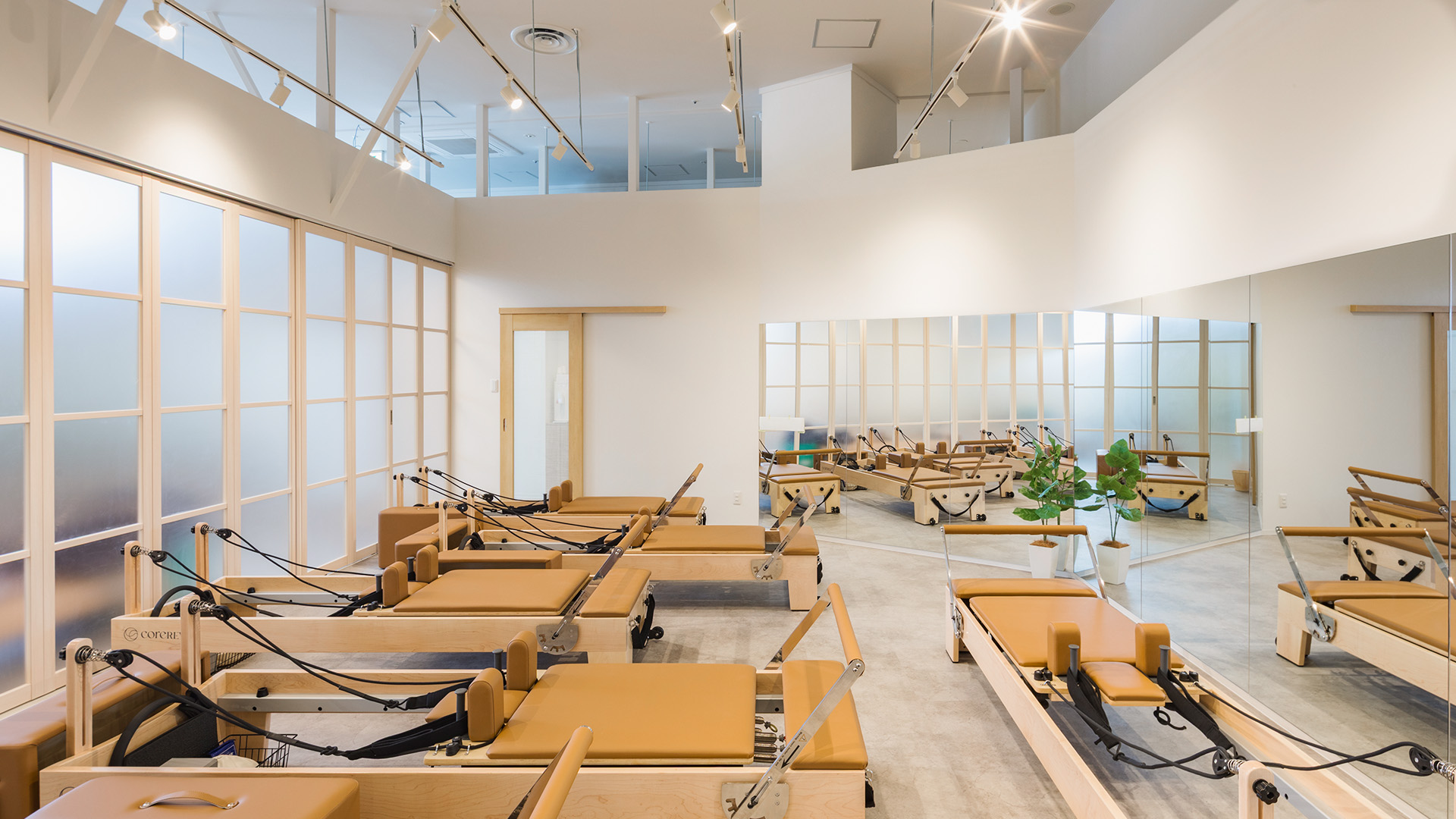 開放的な和モダンのピラティススタジオ2