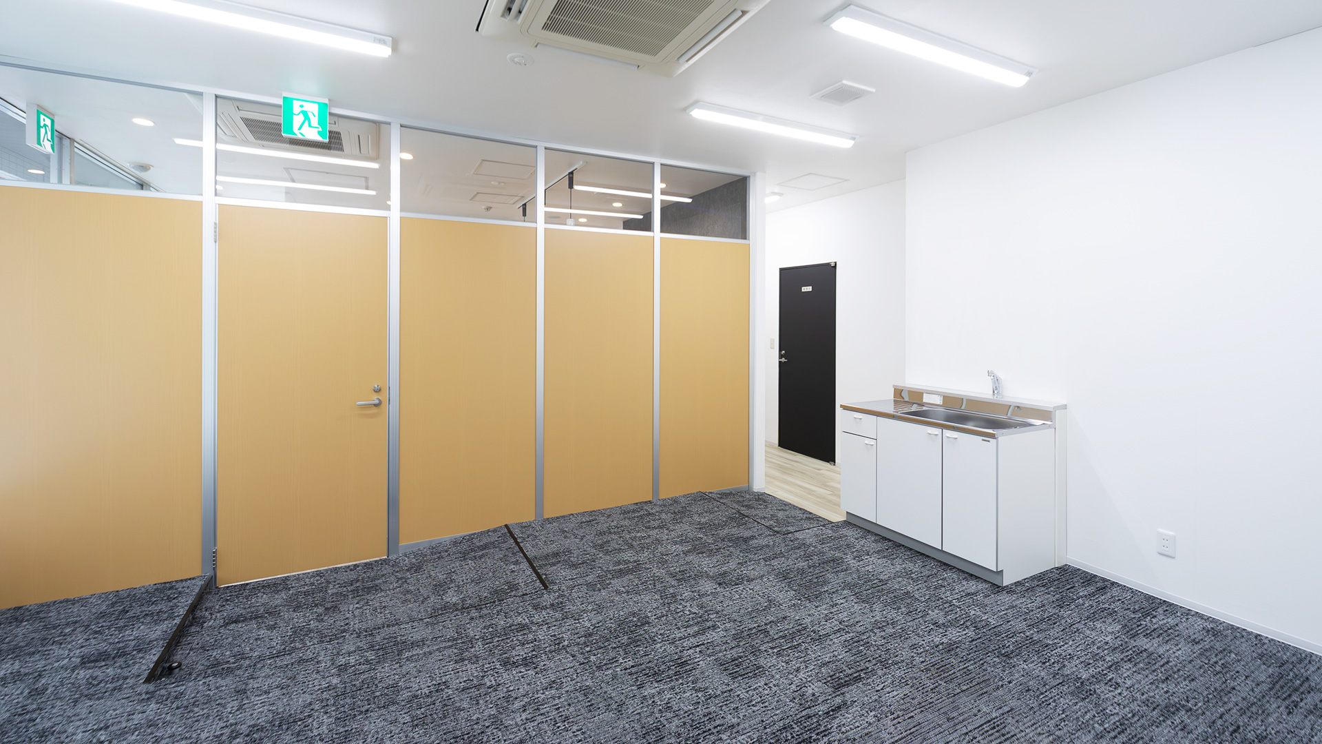 使い勝手を考えたシンプルな店舗兼オフィス6