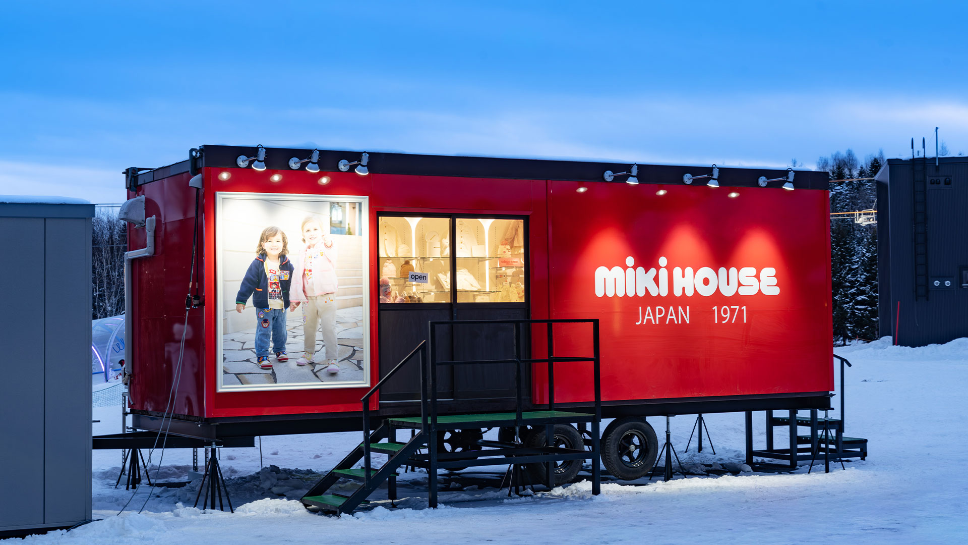 冬季限定オープンの子供服アパレルブランド POP UP ショップ2