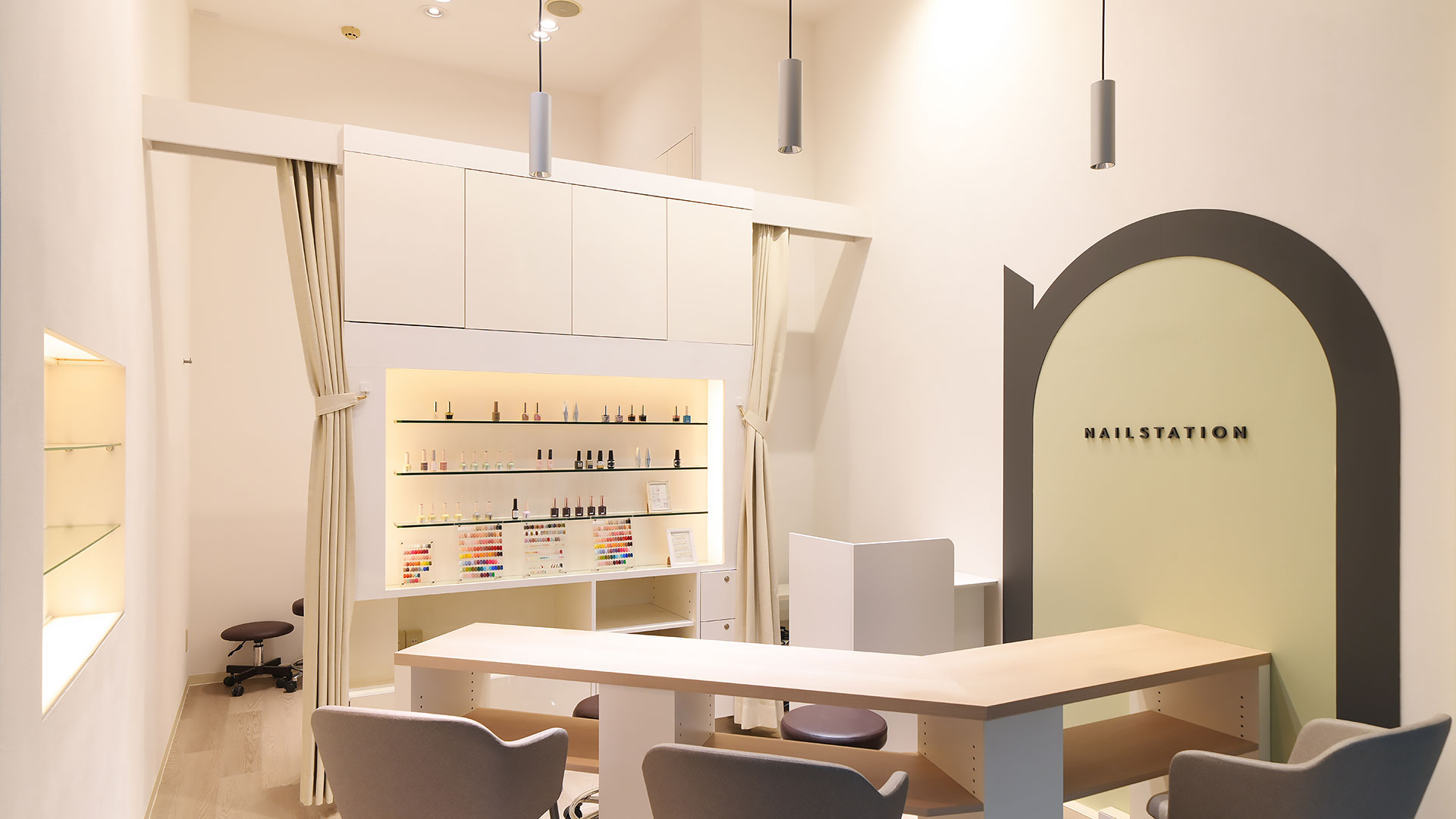 視認性と居心地の良さを両立したネイルサロンのリニューアル2