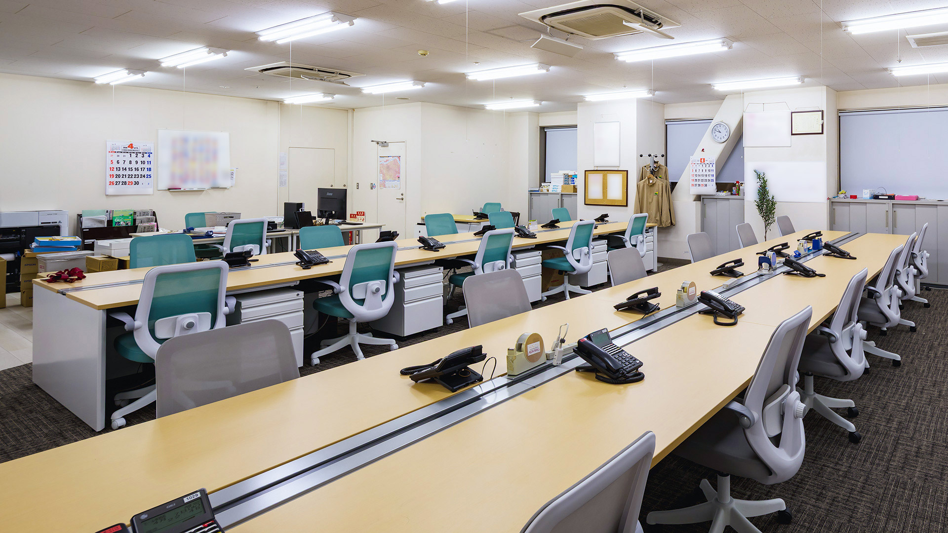 ショッピングモール管理事務所の内装リフレッシュと家具新調で快適な執務空間へ2