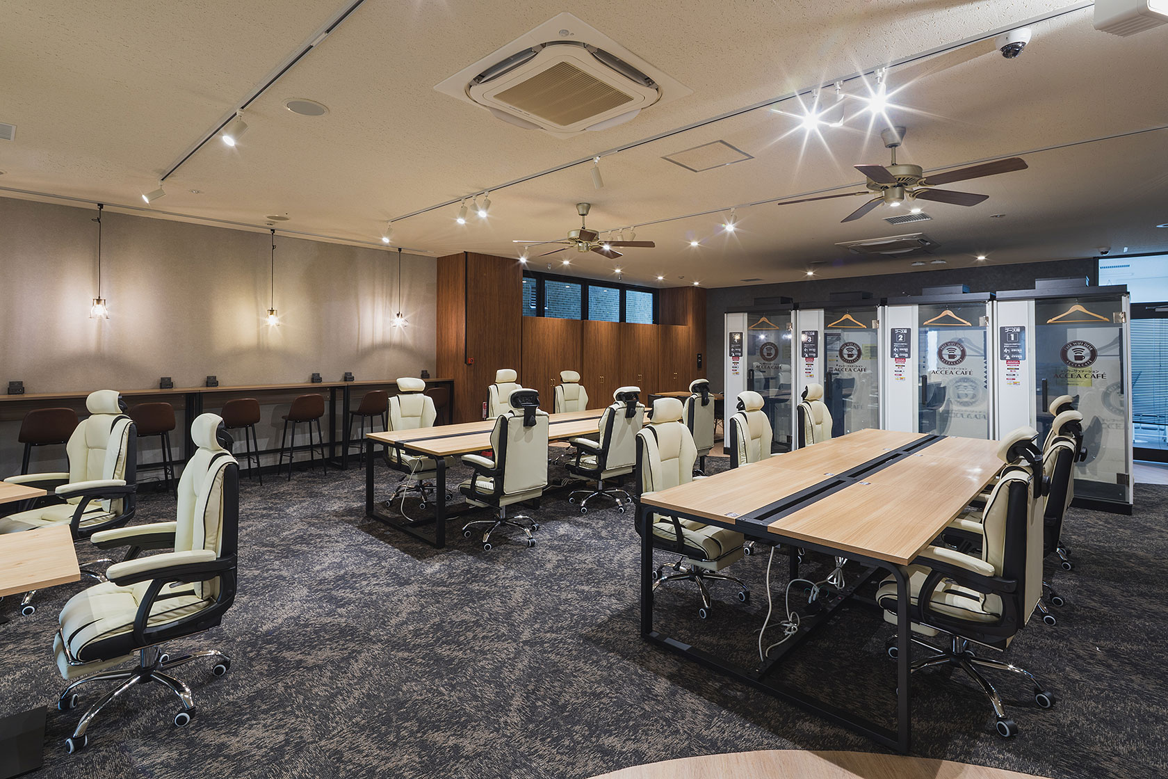 打合せ用のPHONEブースも完備