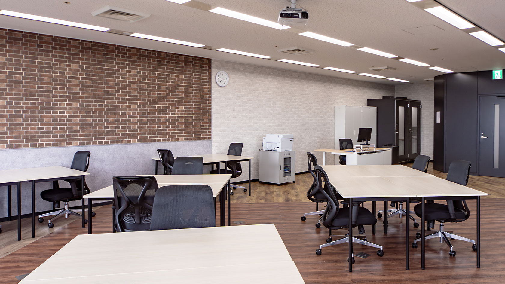 オフィス内観入口側