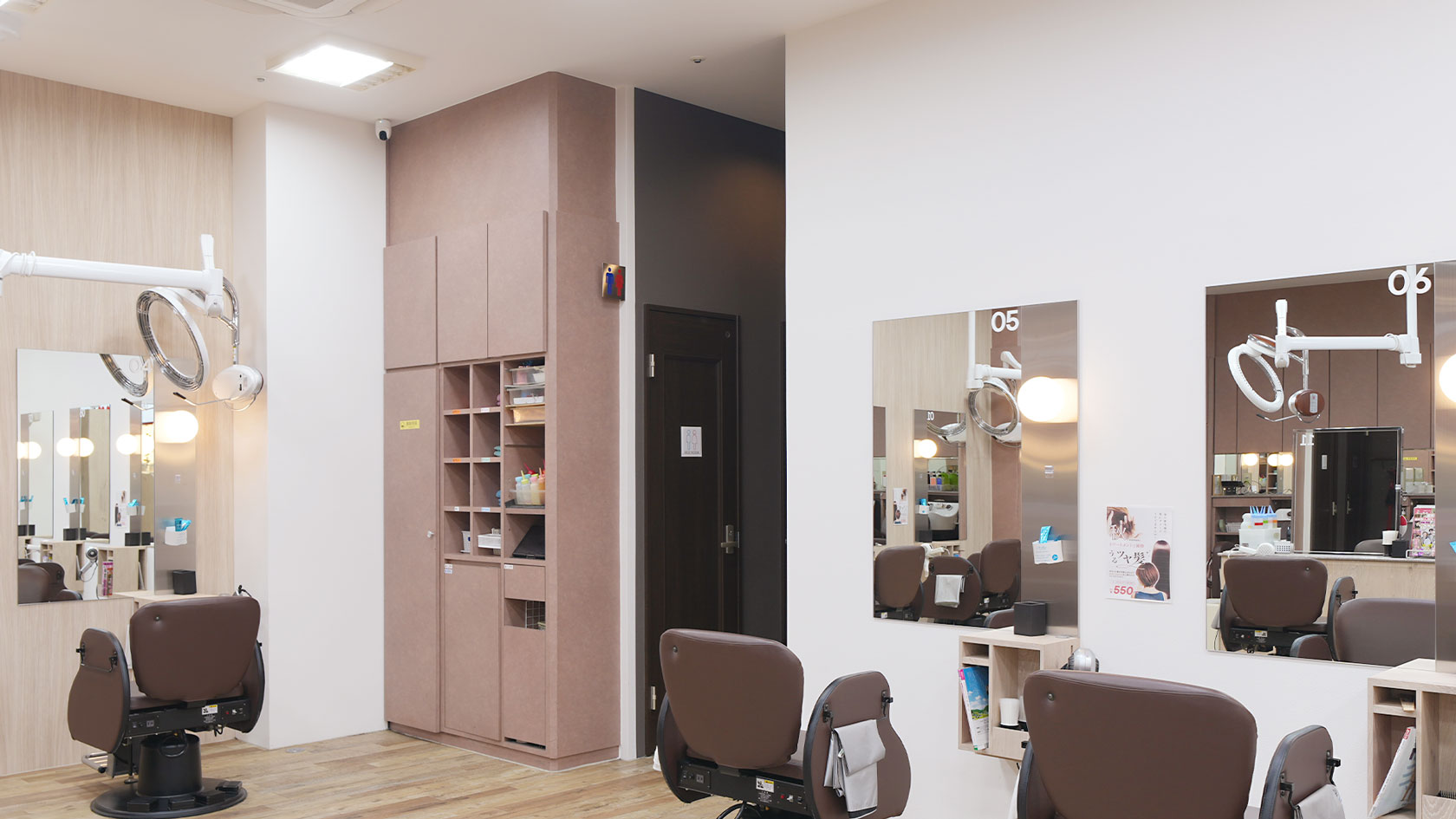 お手洗い前アクセントクロスの貼り分け