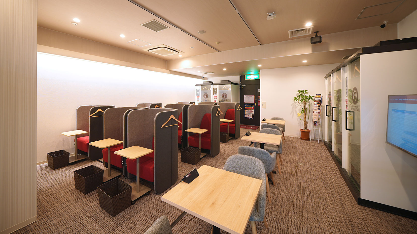 ACCEA CAFÉ 梅田店内観