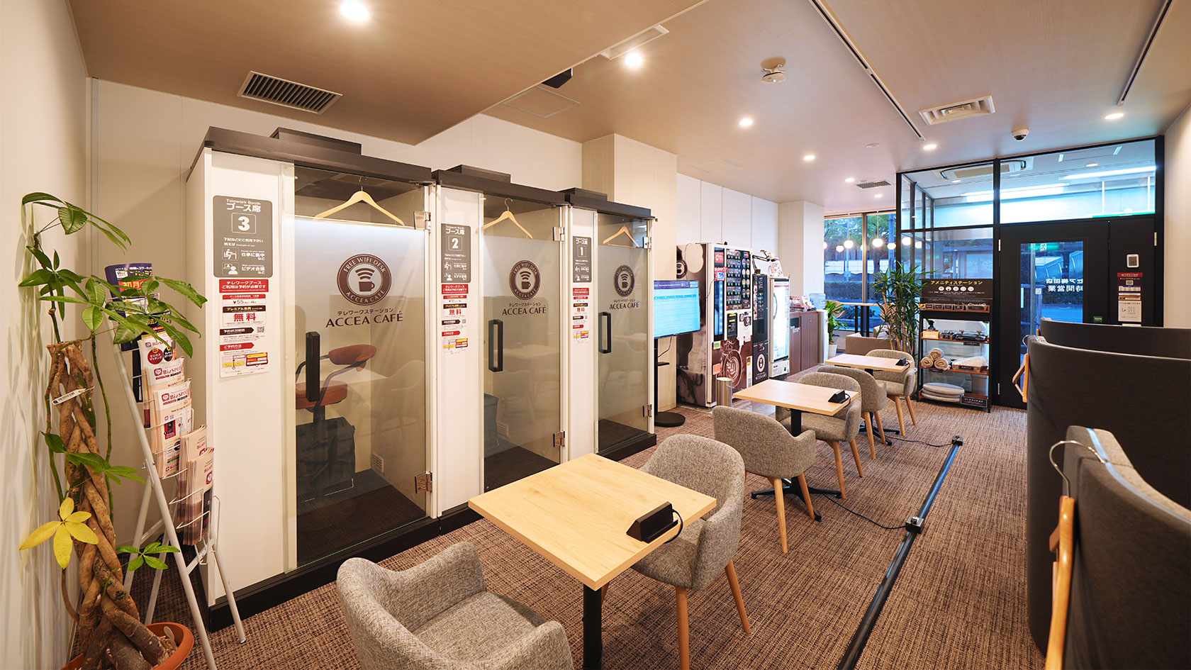 梅田店内観入口側