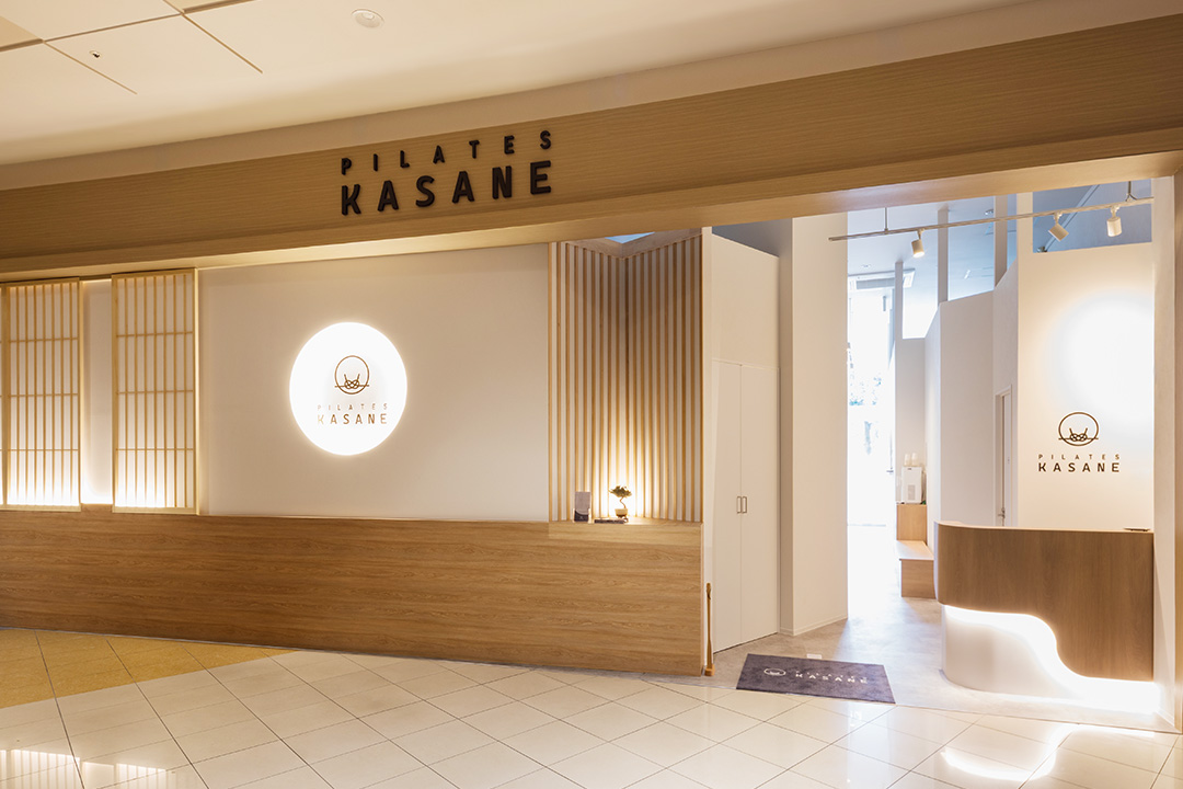 開放的な和モダンのピラティススタジオ