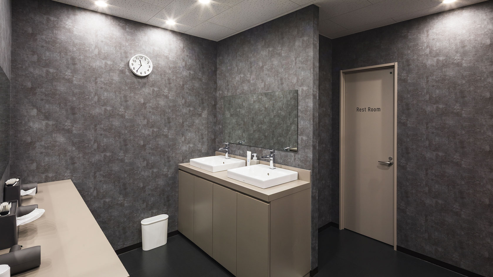 レストルーム前室