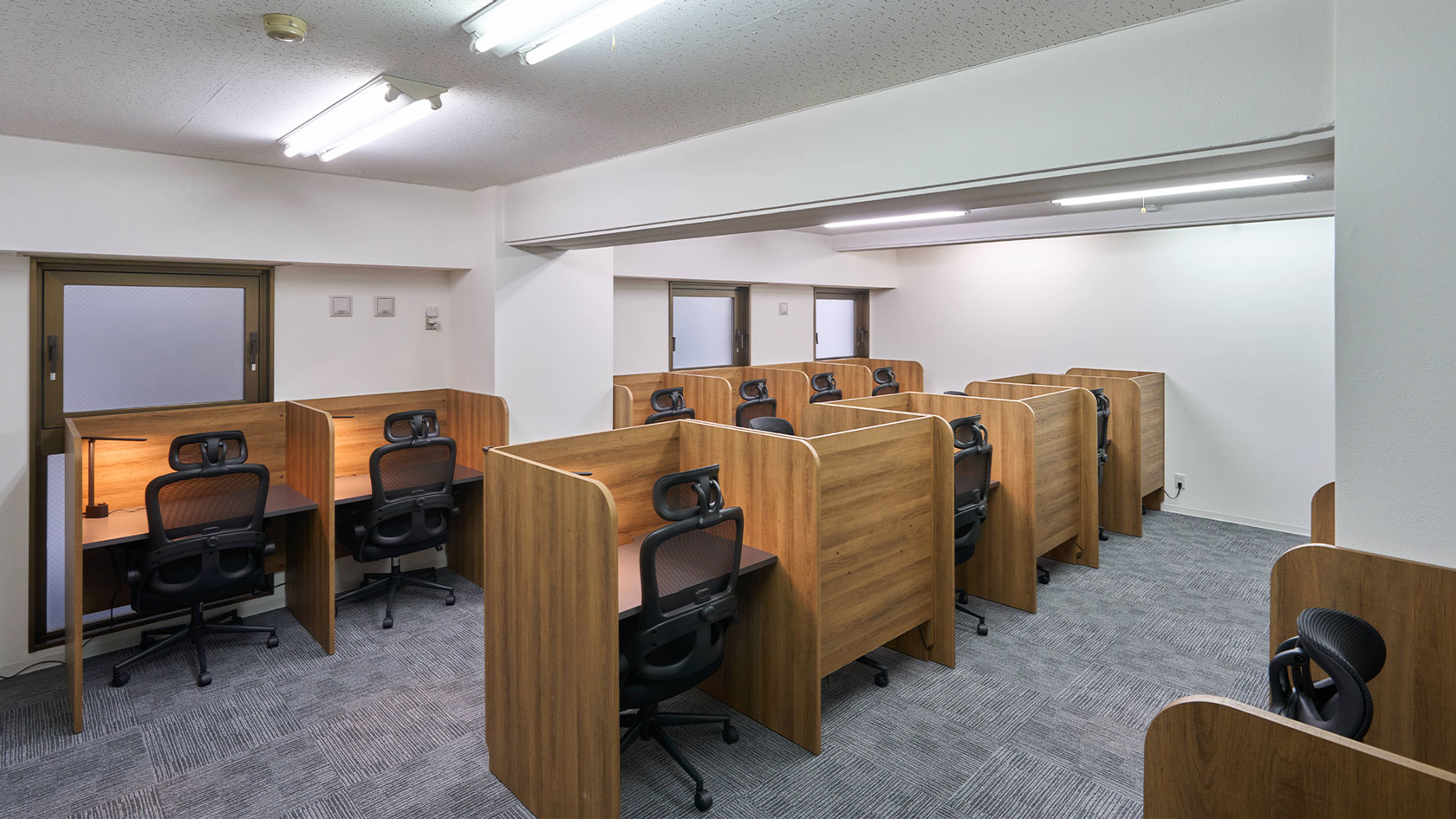 自習用ワークスペース側